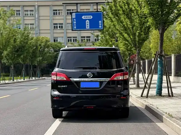 Nissan Quest 2015