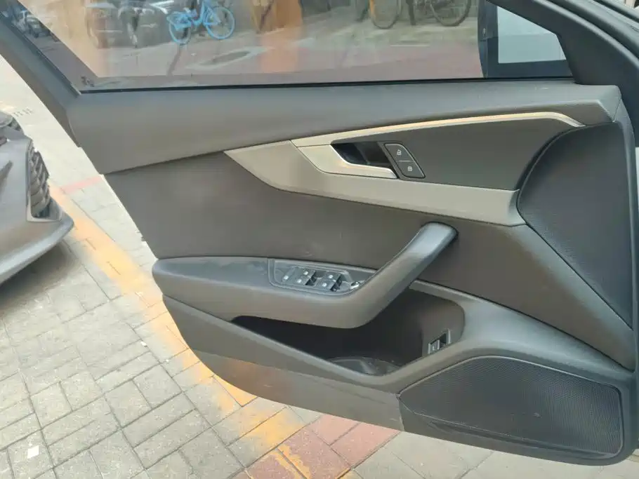 Audi A4L 2019