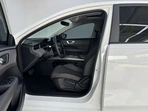 Roewe D6 2025