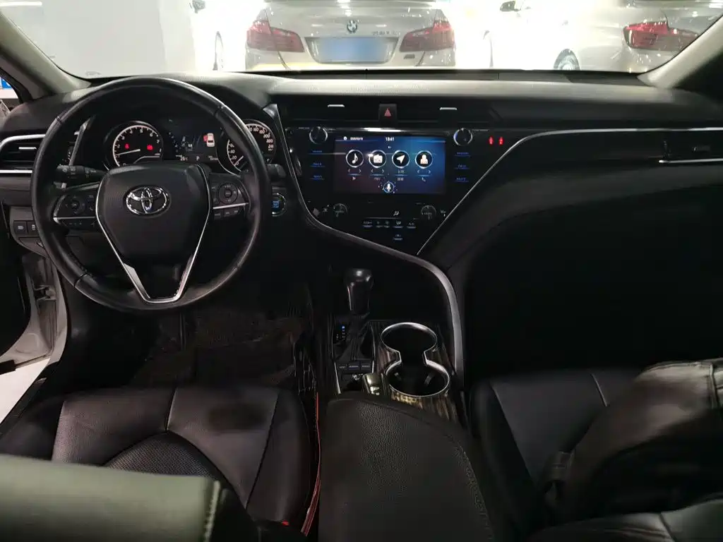Toyota Camry 2020 — фото 6