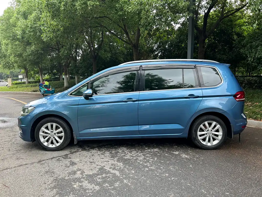 Volkswagen Touran 2017 — фото 4