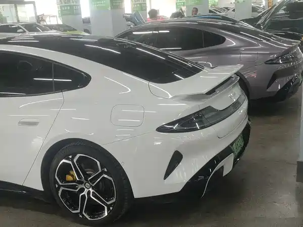 Xiaomi SU7 2024