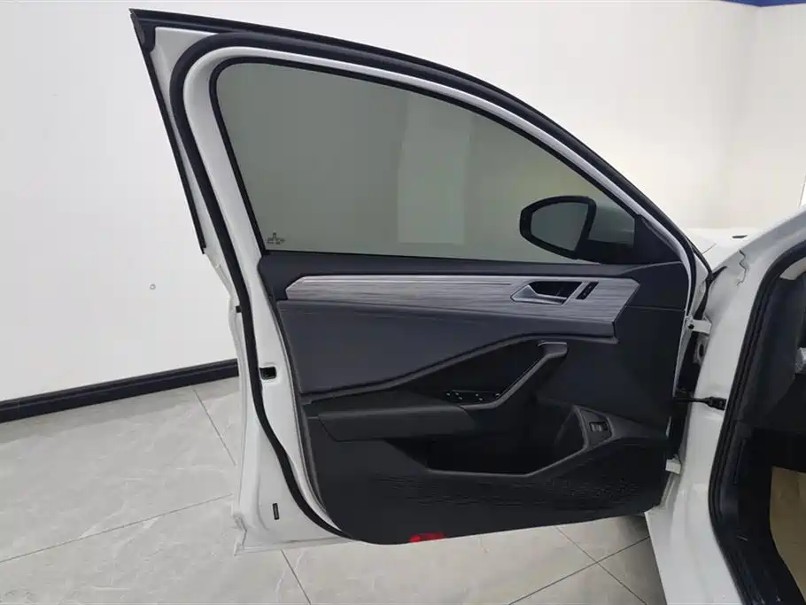 Volkswagen Sagitar 2024