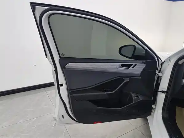 Volkswagen Sagitar 2024