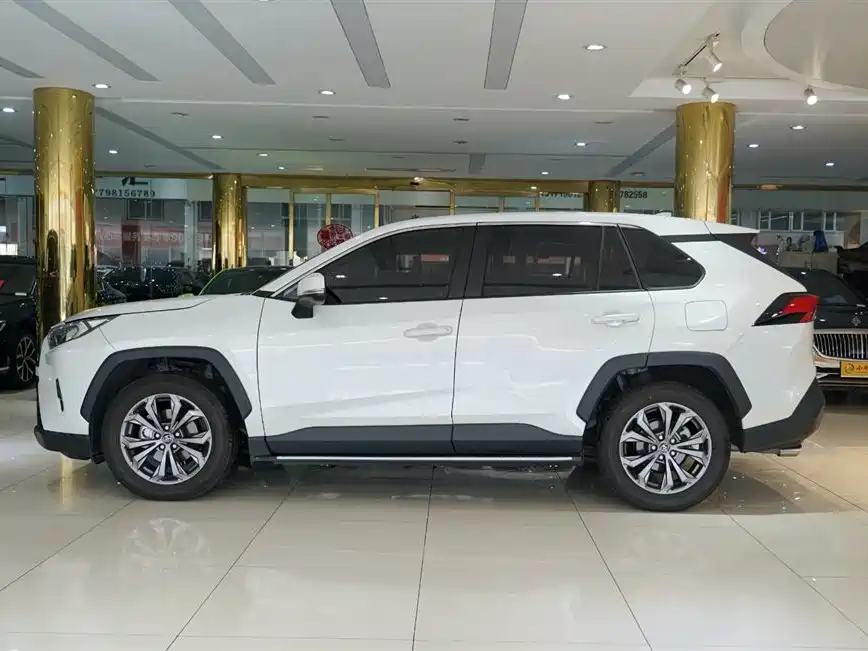 Toyota RAV4 2025 — фото 14