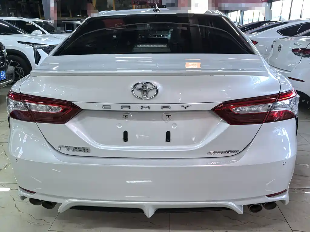 Toyota Camry 2022 — фото 5