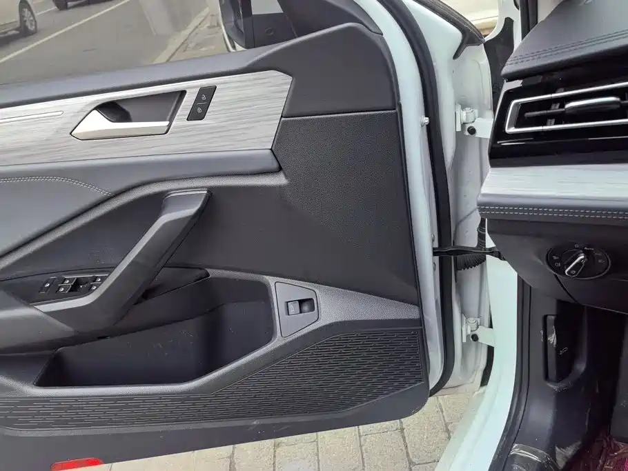 Volkswagen Sagitar 2023