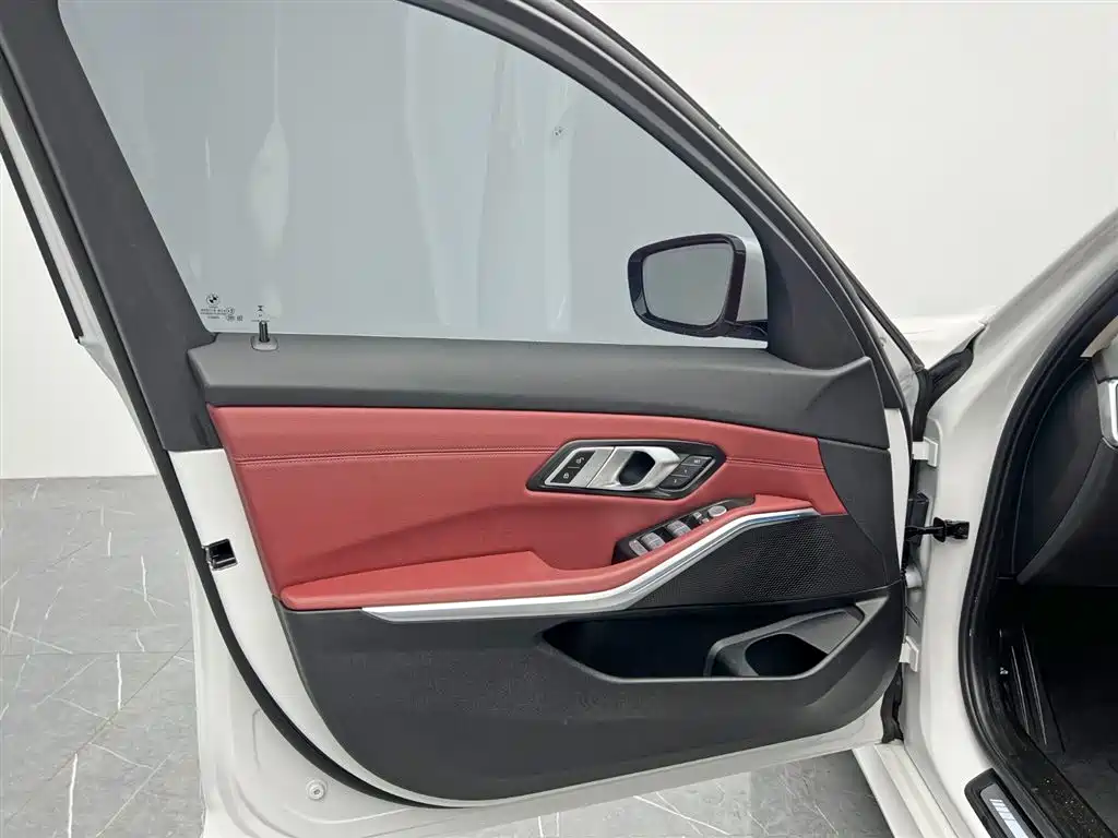 BMW 3 Series 2024 — фото 12