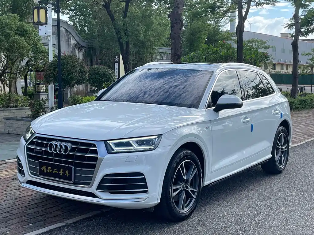Audi Q5L 2021 — фото 1