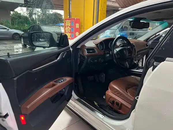 Maserati Ghibli 2015