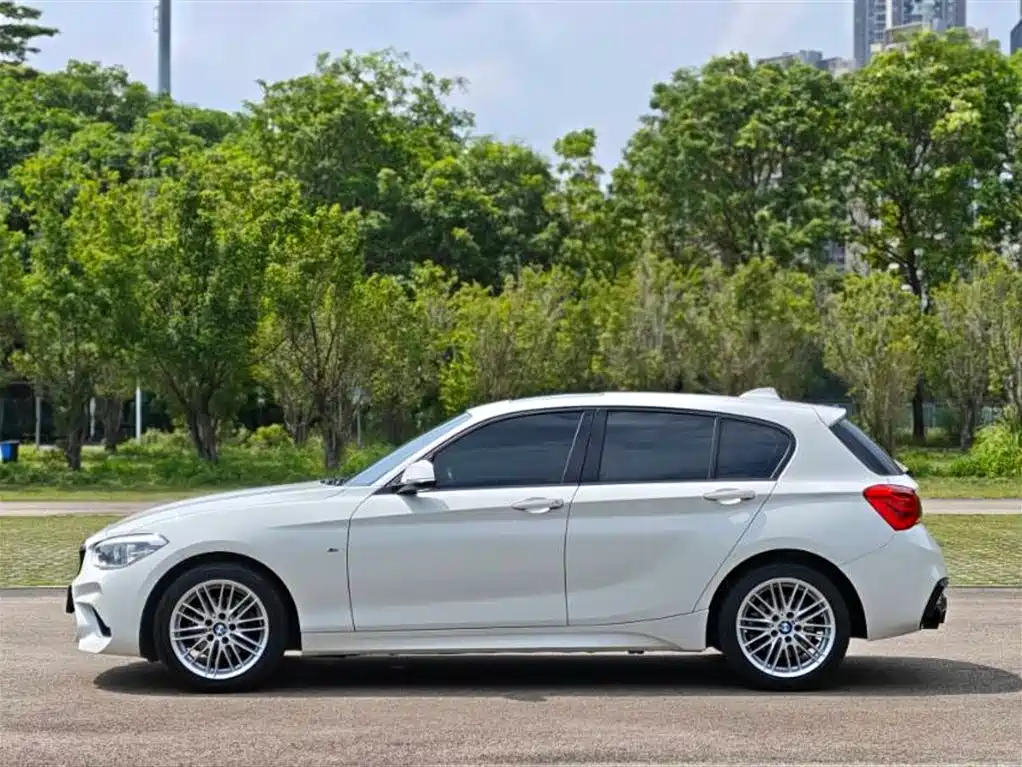 BMW 1 Series 2018 — фото 11