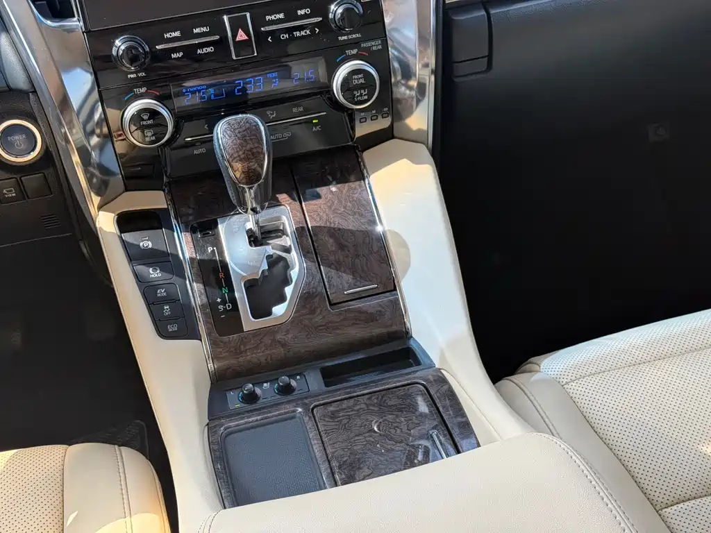 Toyota Vellfire 2022 — фото 8