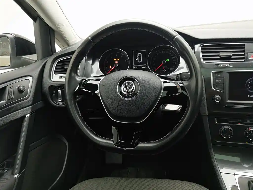 Volkswagen Golf 2017 — фото 11