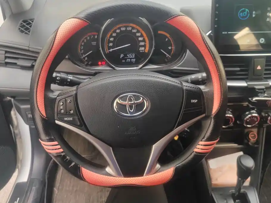 Toyota Yaris L 2023 — фото 15