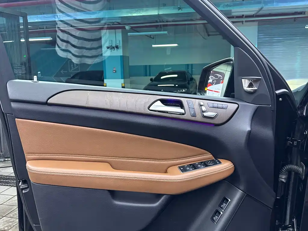 Mercedes-Benz GLS 2018 — фото 11