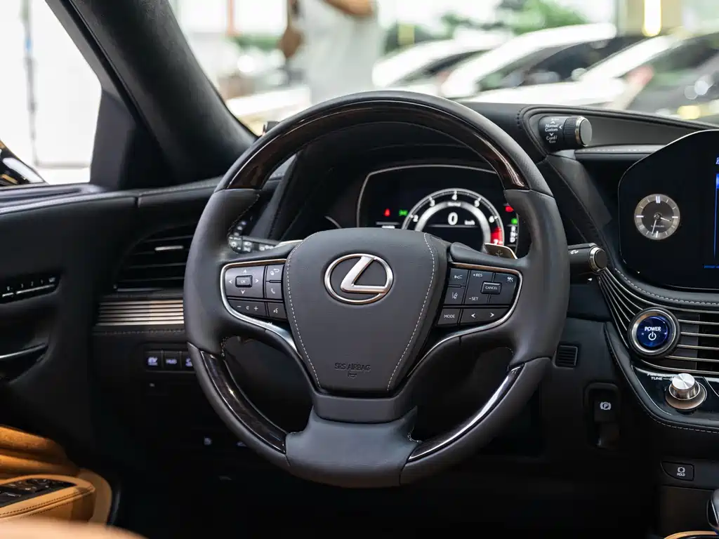 Lexus LS 2022 — фото 16