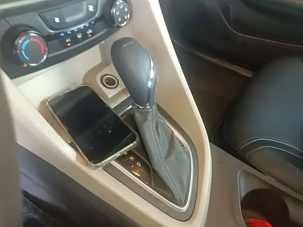 Buick Excelle 2018 — фото 10