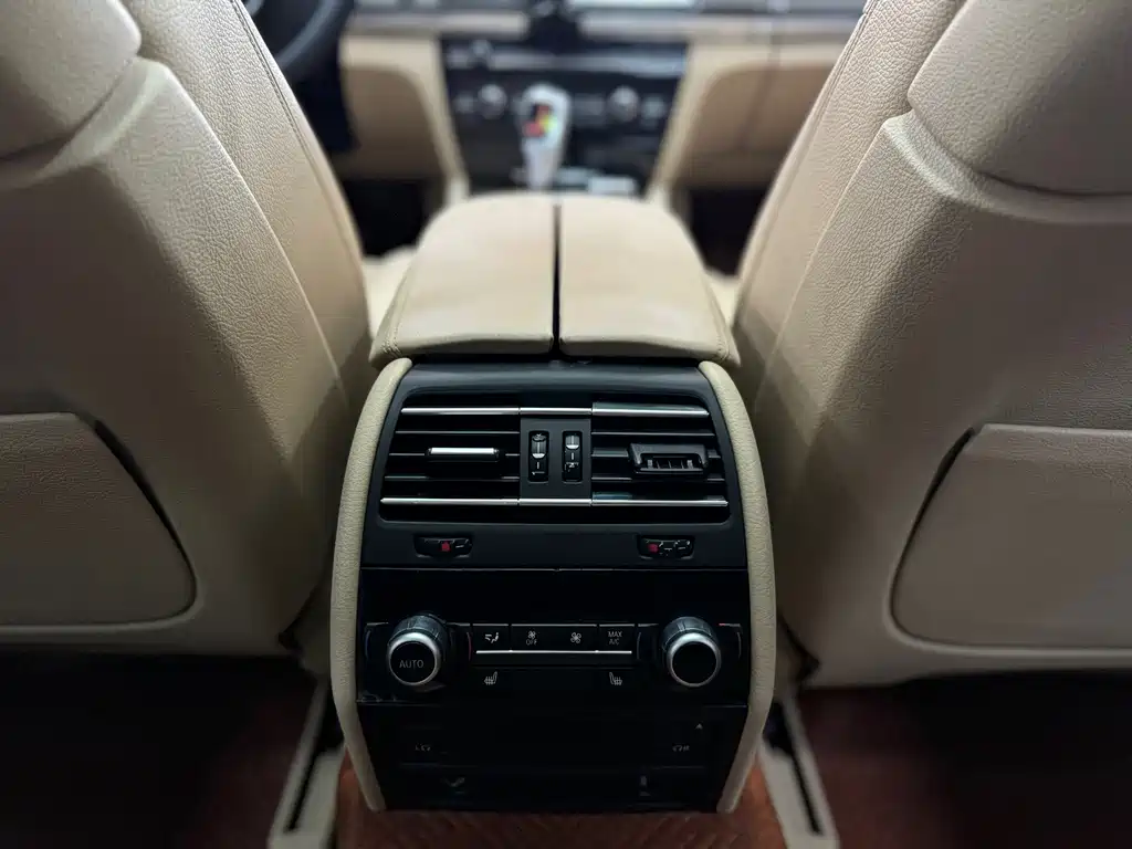 BMW 7 Series 2013 — фото 9