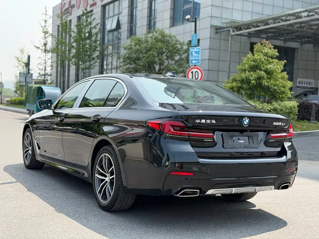 BMW 5 Series 2022 — фото 15