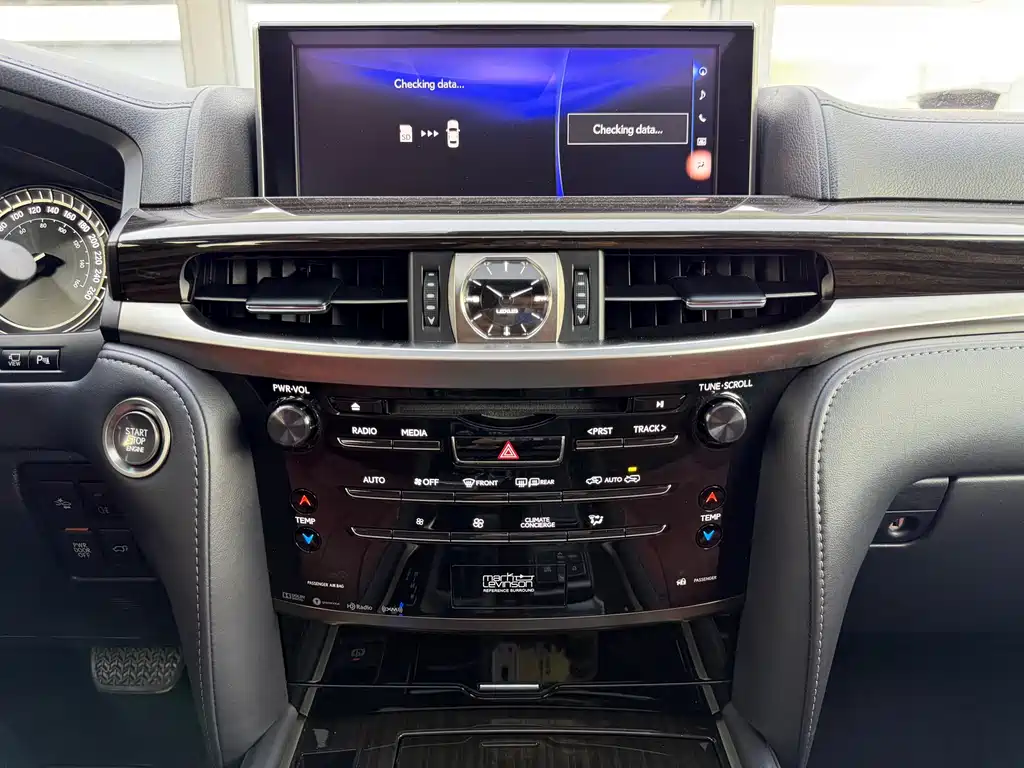 Lexus LX 2020 — фото 11