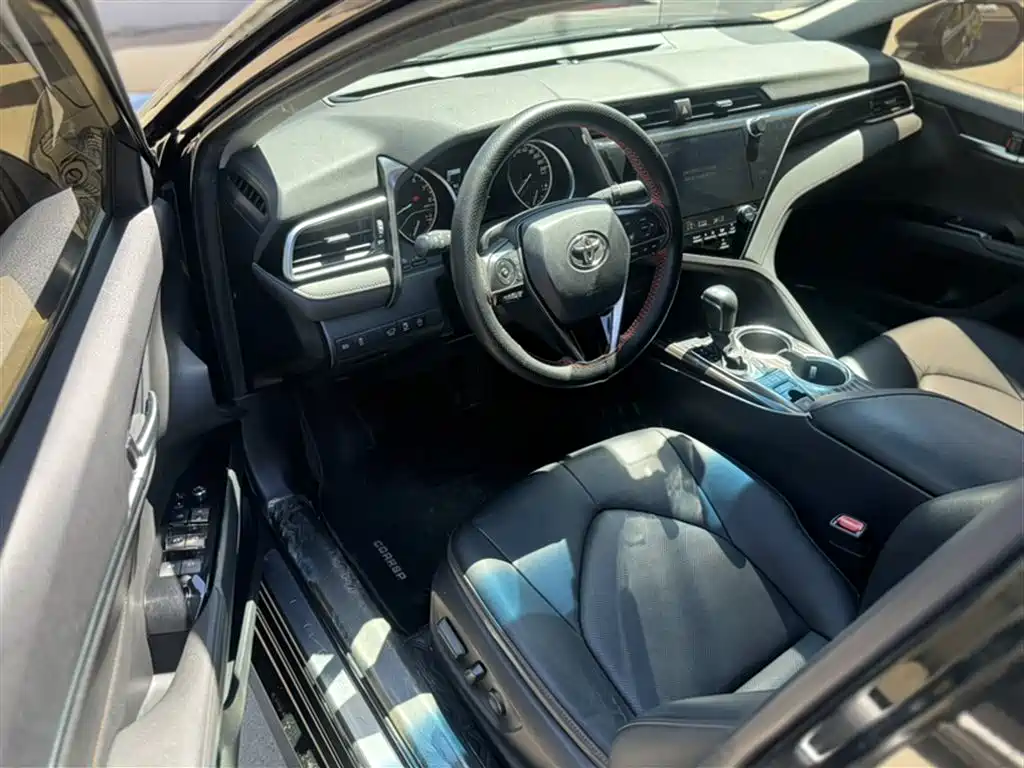 Toyota Camry 2019 — фото 14