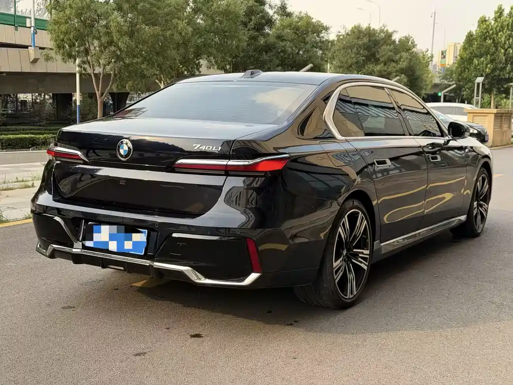 BMW 7 Series 2024