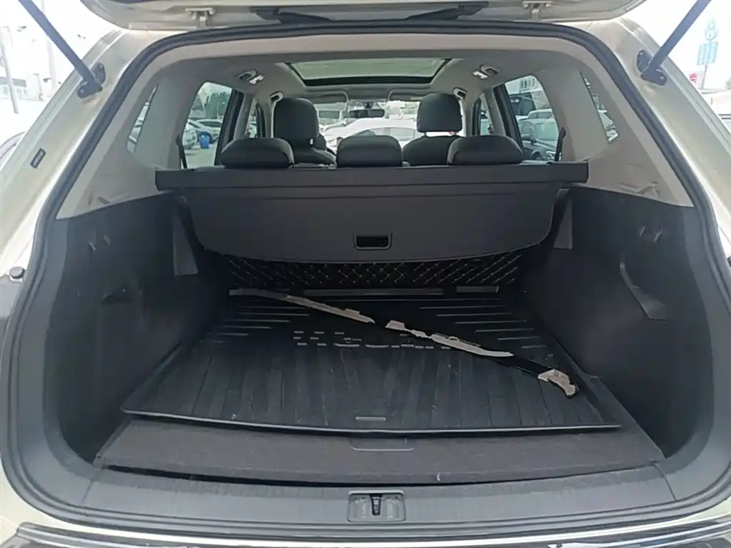 Volkswagen Tiguan L 2018 — фото 19