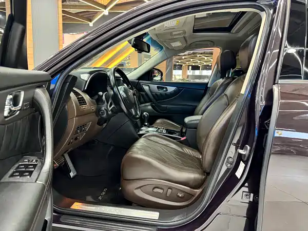 Infiniti QX70 2015