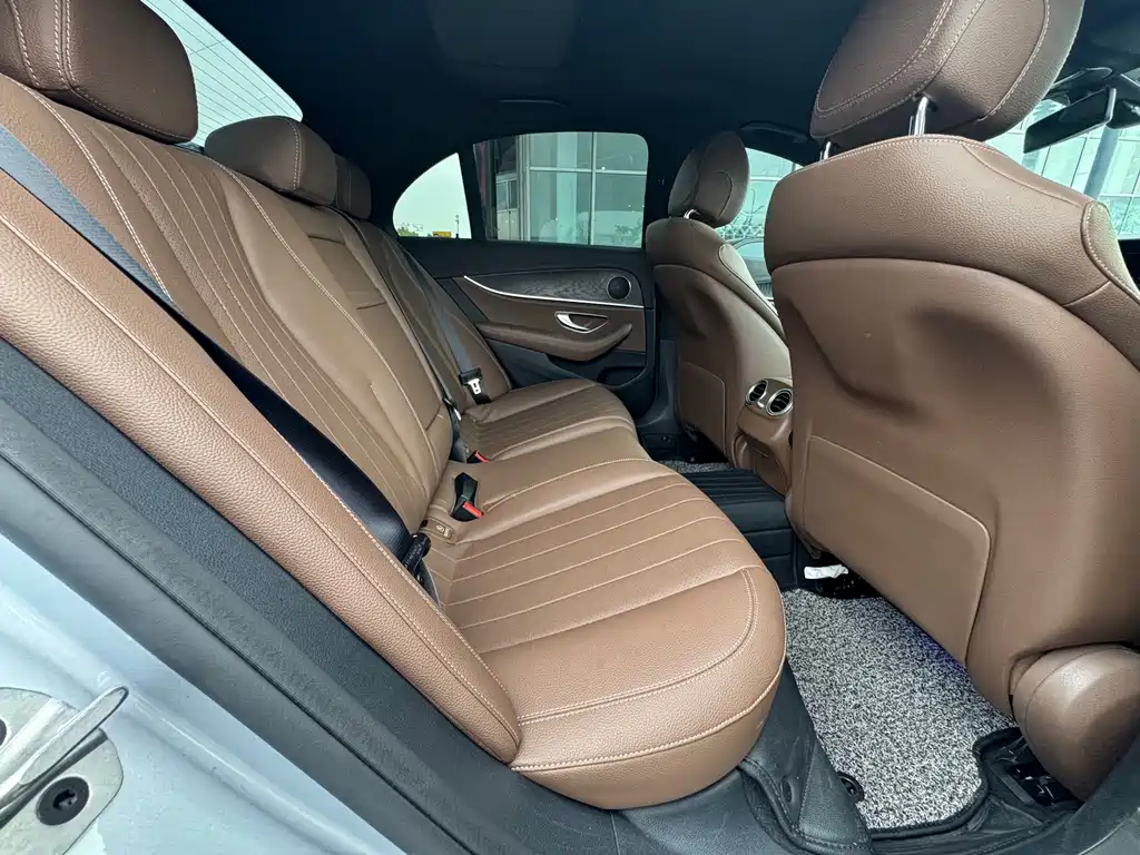 Mercedes-Benz E-Class 2020 — фото 16