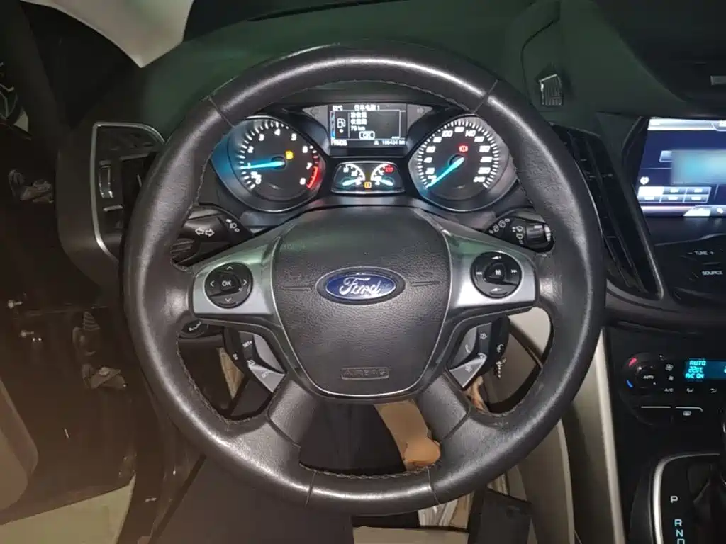 Ford Kuga 2015 — фото 11
