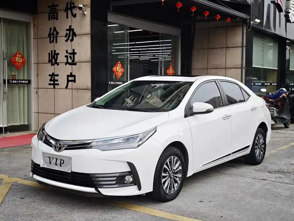 Toyota Corolla 2018 — фото 1