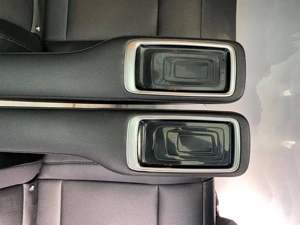 Mercedes-Benz V-Class 2023 — фото 26