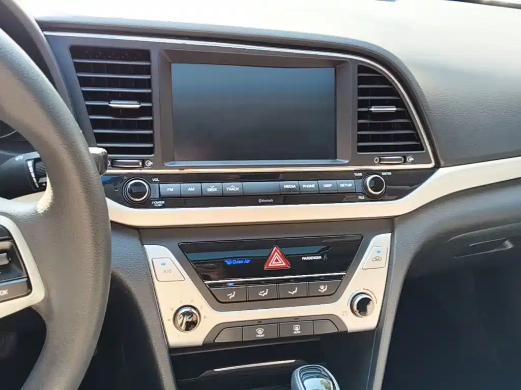 Hyundai Elantra 2018 — фото 13