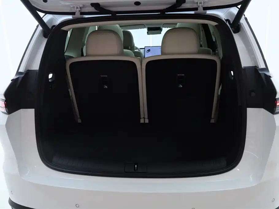 Li Auto i8 2026 — фото 11