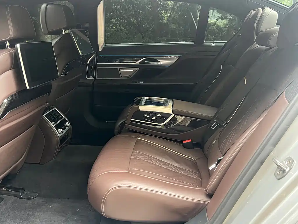 BMW 7 Series 2019 — фото 10
