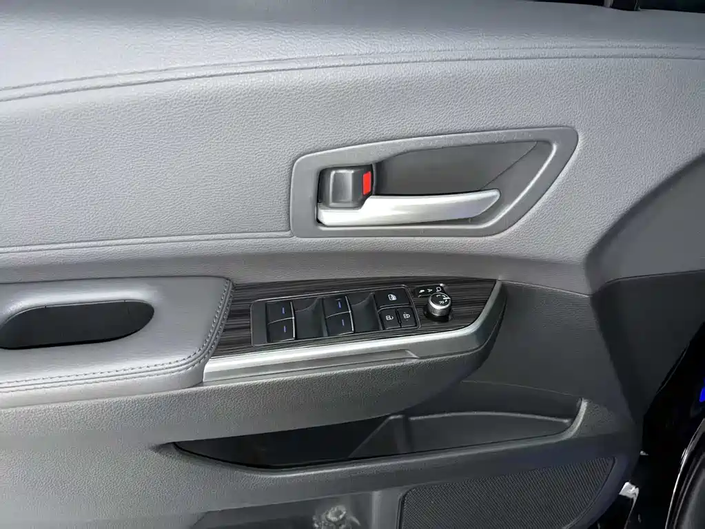 Toyota Sienna 2023 — фото 18