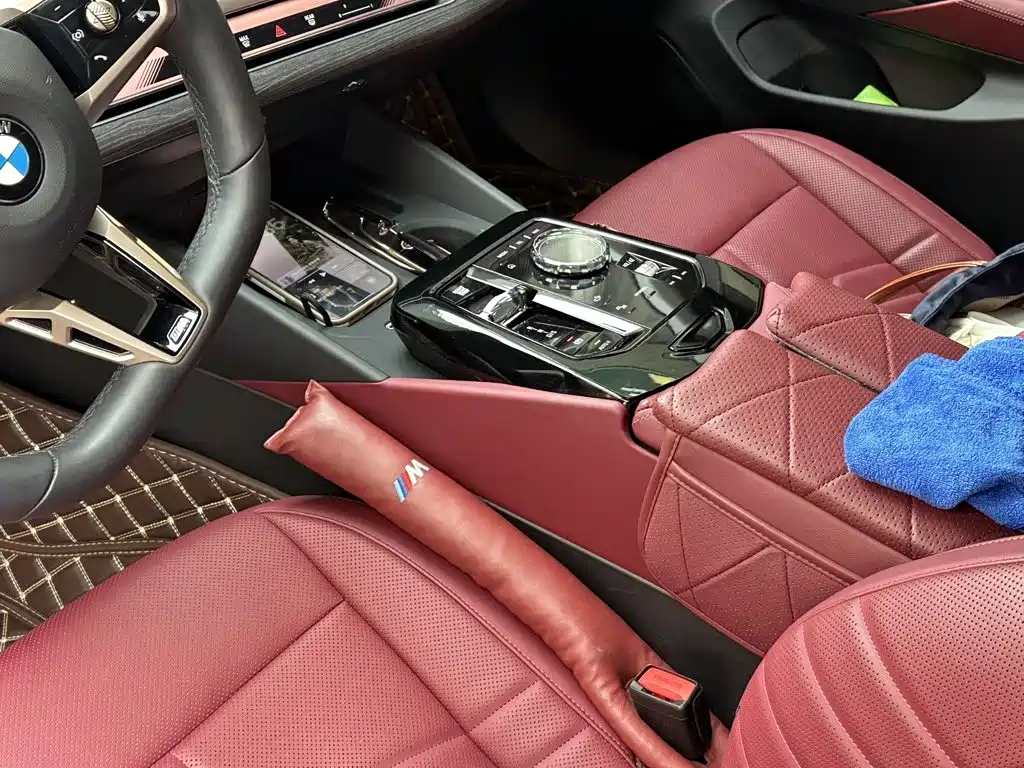 BMW 5 Series 2025 — фото 10