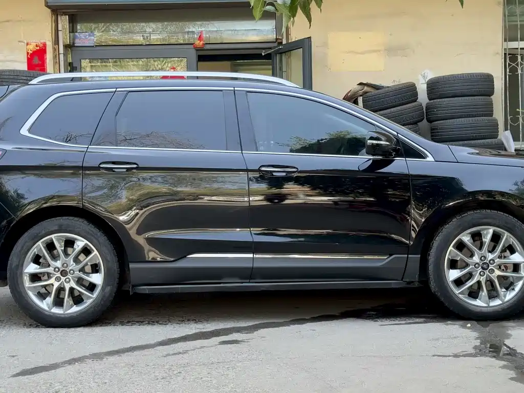 Ford Edge 2017 — фото 12