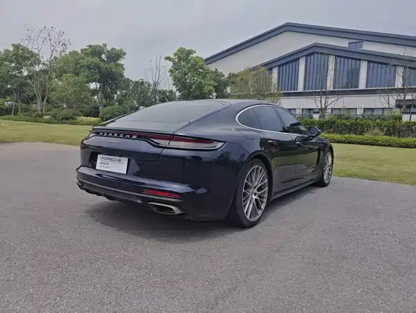 Porsche Panamera 2023