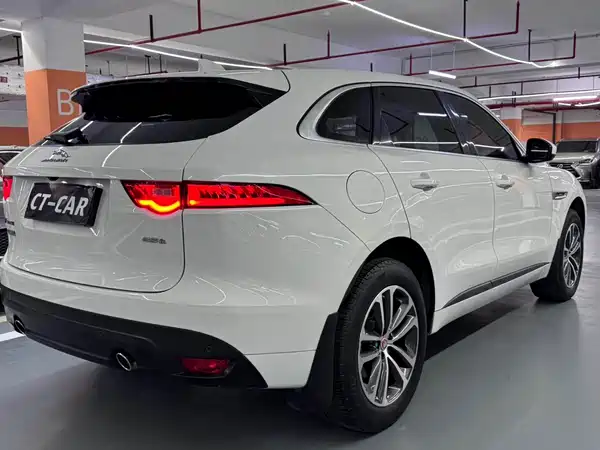 Jaguar F-PACE 2016