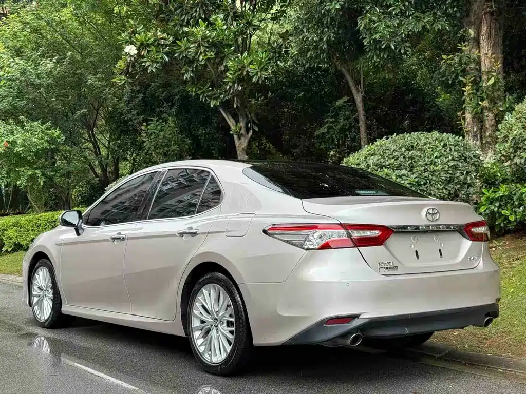 Toyota Camry 2018 — фото 4