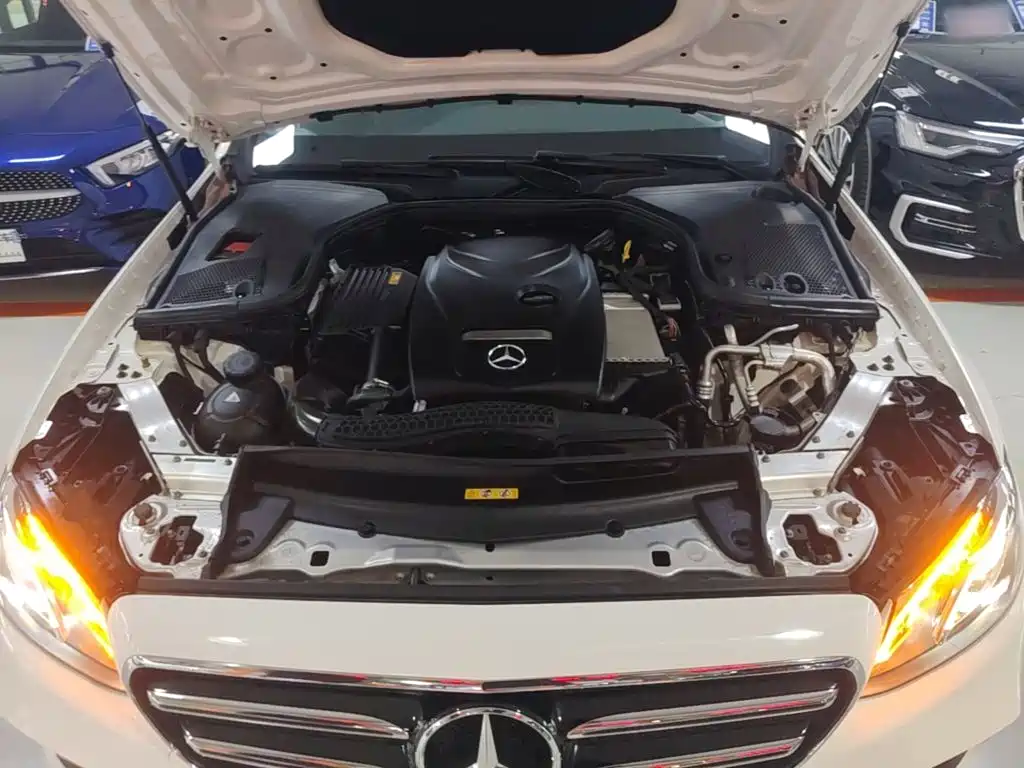 Mercedes-Benz E-Class 2017 — фото 20