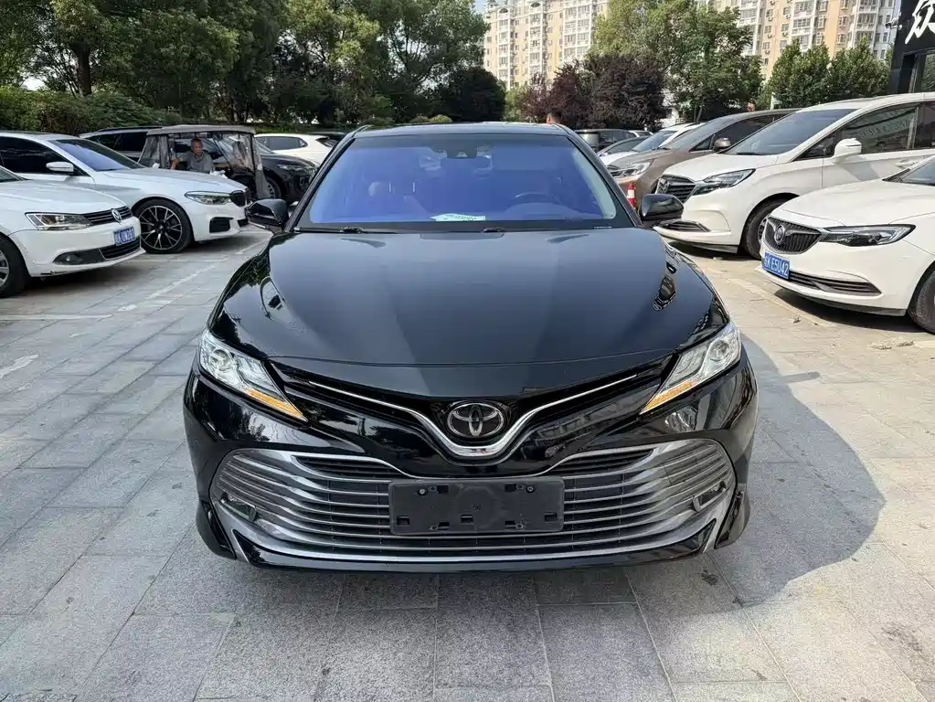 Toyota Camry 2021 — фото 2