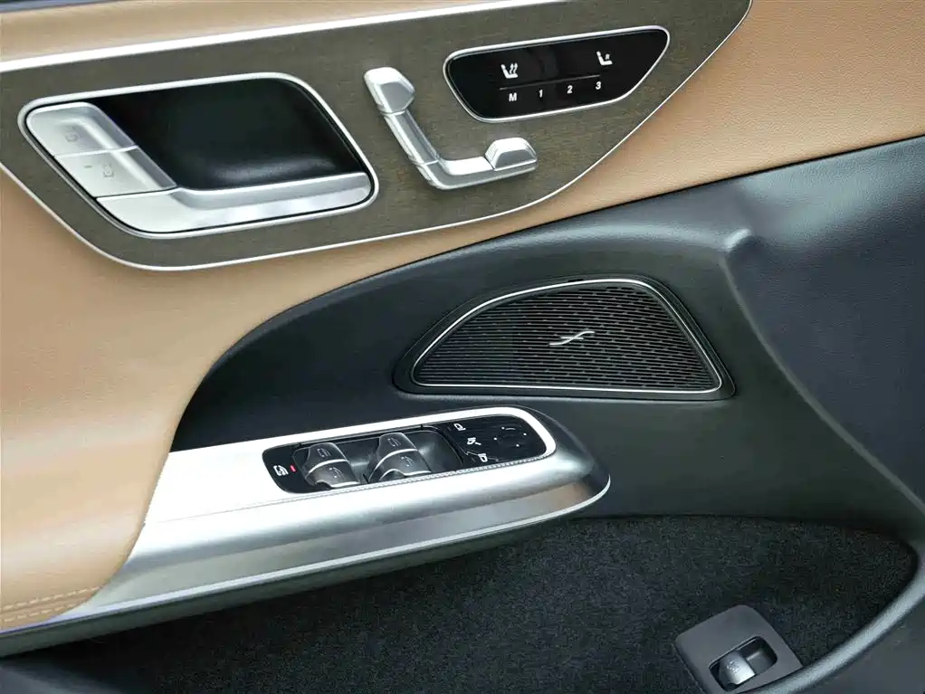 Mercedes-Benz E-Class 2025 — фото 15