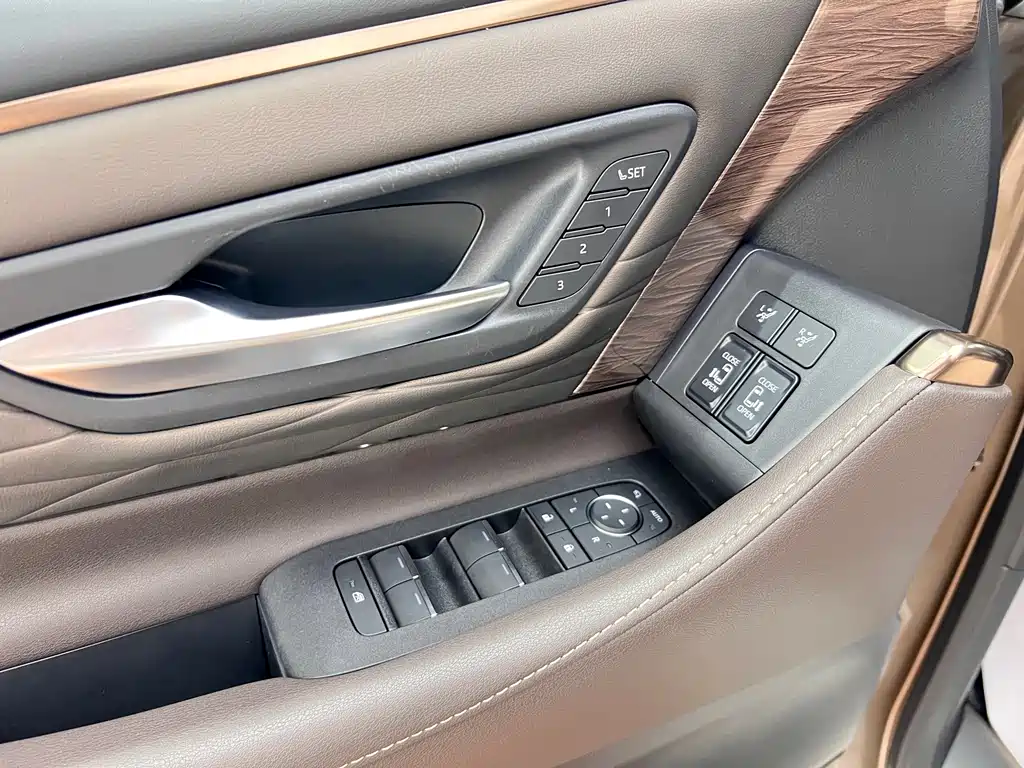 Toyota Alphard 2025 — фото 18