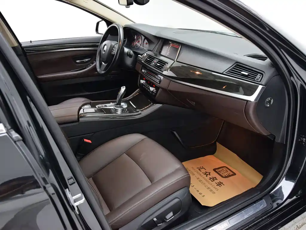 BMW 5 Series 2016 — фото 18