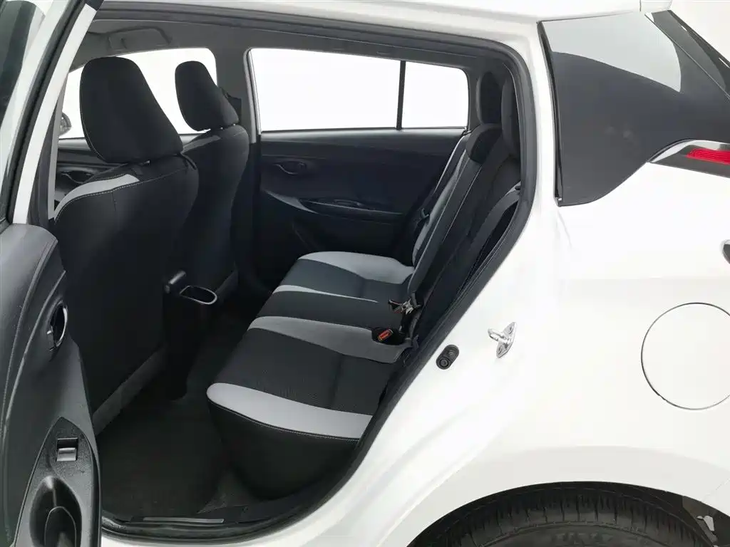 Toyota Yaris L 2020 — фото 15