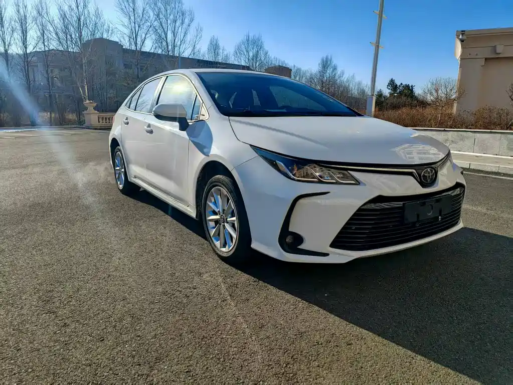 Toyota Corolla 2022 — фото 2