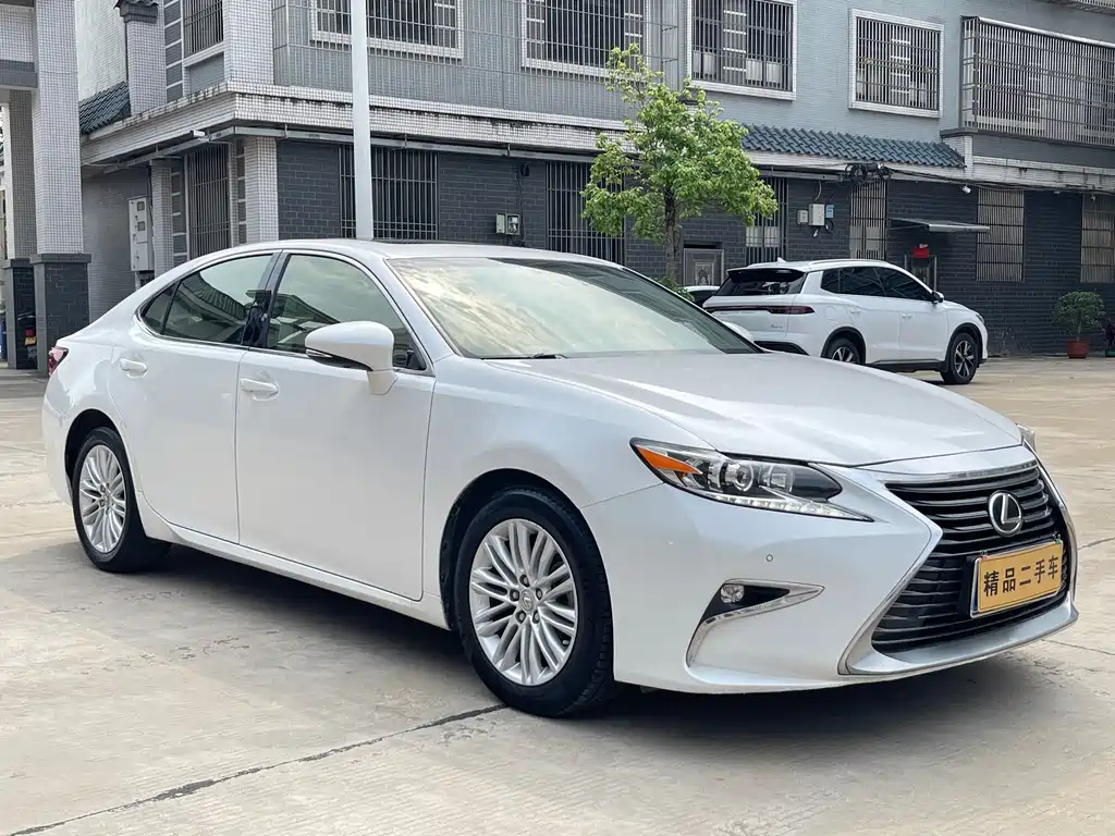 Lexus ES 2018 — фото 3
