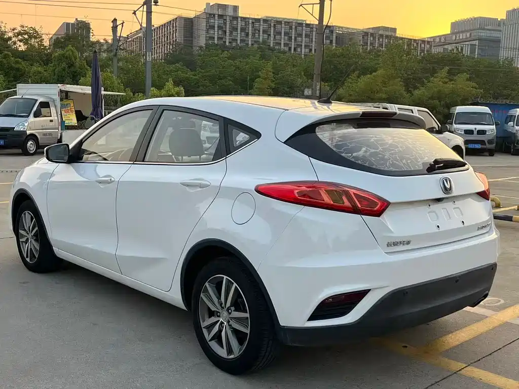 Changan Eado XT 2016 — фото 12